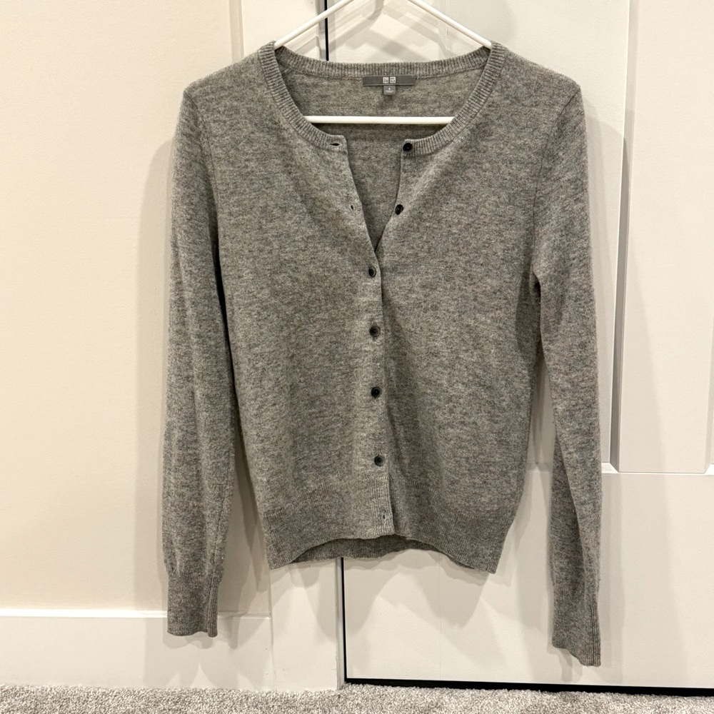 Uniqlo 100% Cashmere Cardigan Crewneck Gray Size Small NWOT